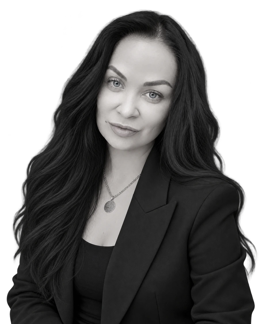 Ирина Леонова. Портрет в пиджаке по предоставленным фотографиям.